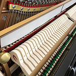 Das klasssiche Design des Essex Klavier EUP 111