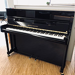 Das Steinweg Klavier Grotrian Steinweg G118 passt in jede Location.