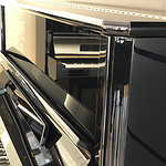 Das Piano Grotrian-Steinweg G-132 ist mit äußerster Präzision angefertigt worden, damit ist es eine perfekte Ergänzung.