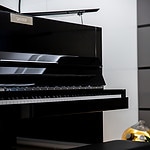 Flügel Klavier – Das Klavier Sauter Pure Noble 122 in schwarz.